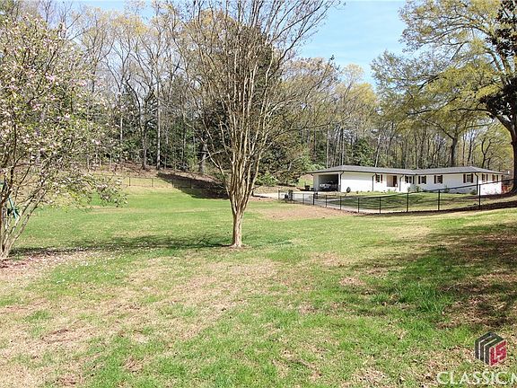 4th image of 400 Pine Circle