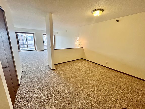 3rd image of 26 10th St W Unit 1311