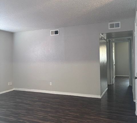 2nd image of 4018 Holly Rd APT 9