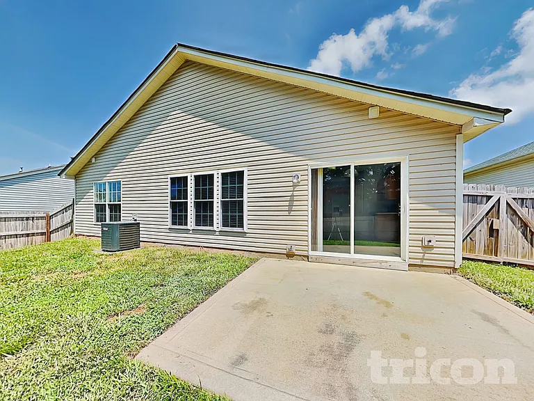 115 Markham Dr — Photo 16