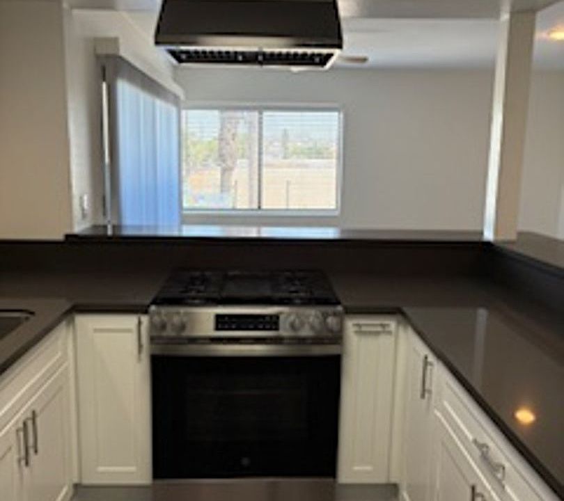 1st image of 2204 E 4th St APT 2