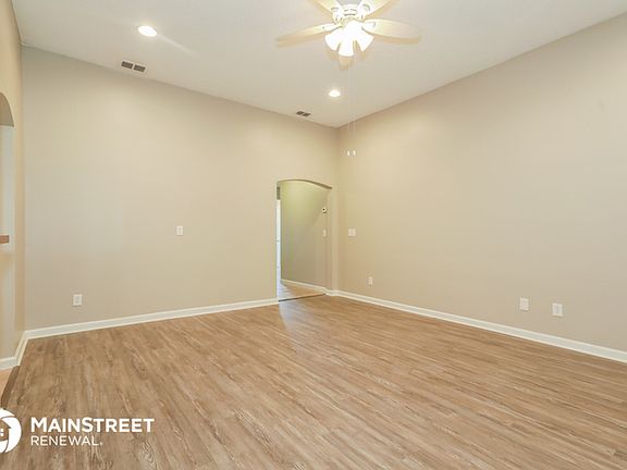 5th image of 613 Bonaparte Dr