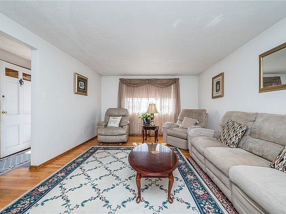 5th image of 628 Stoneridge Dr