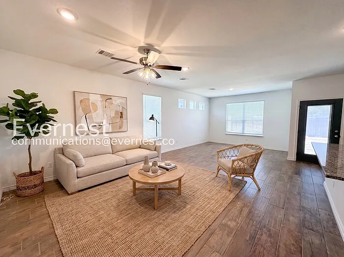 4 bed, 2.0 bath, 1752 sqft, $1,945 — Photo 3