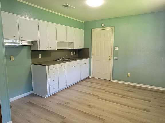 3rd image of 739 Harrison St