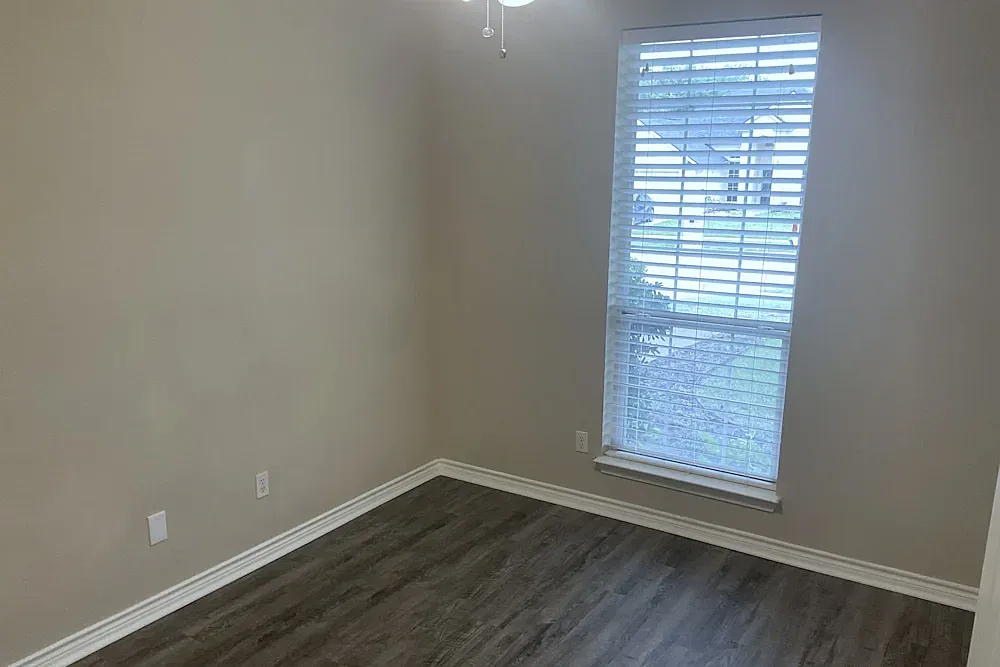 3 bed, 2026 sqft, $1,595 — Photo 1