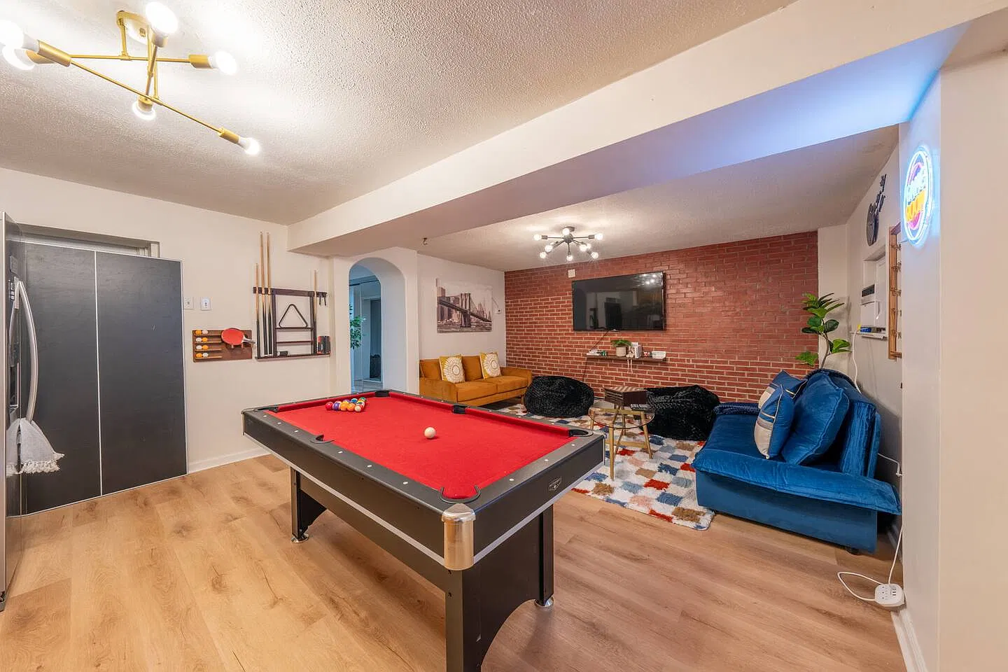 5 bed, 2000 sqft, $6,500 — Photo 1