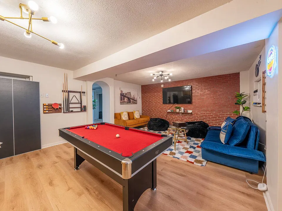 22 Zabriskie St #1