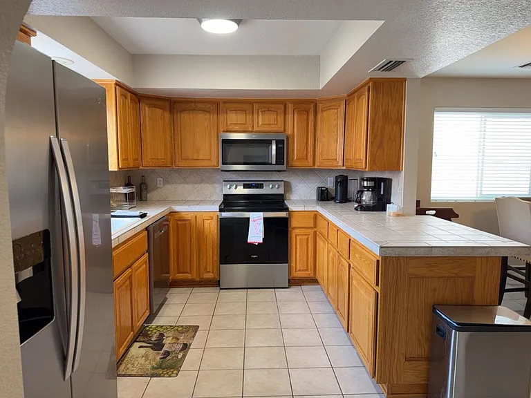 1910 Cabana Dr — Photo 9