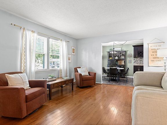 4th image of 1837 S Prairie Cir