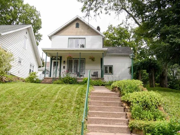 120 N Booth St, Dubuque, IA 52001