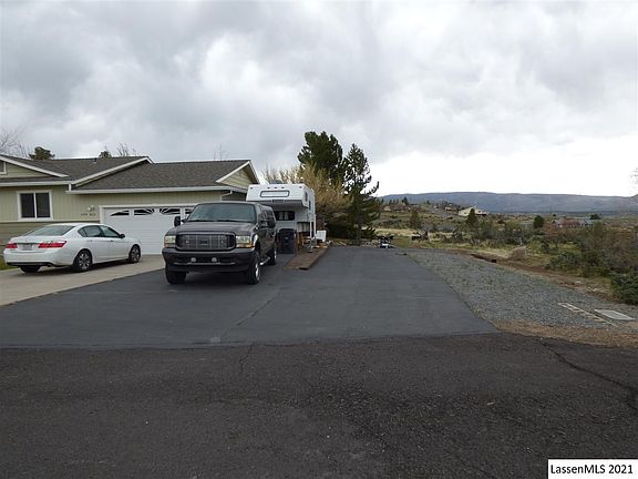 4th image of 699-425 Marilyn Ct