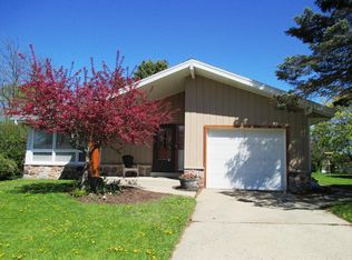 2013 Manhattan Dr, Waukesha, WI 53186