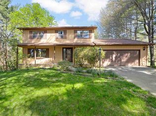 15 Valley View Knl NE, Iowa City, IA 52240