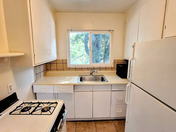 2nd image of 565 & 575 S 11th St #9