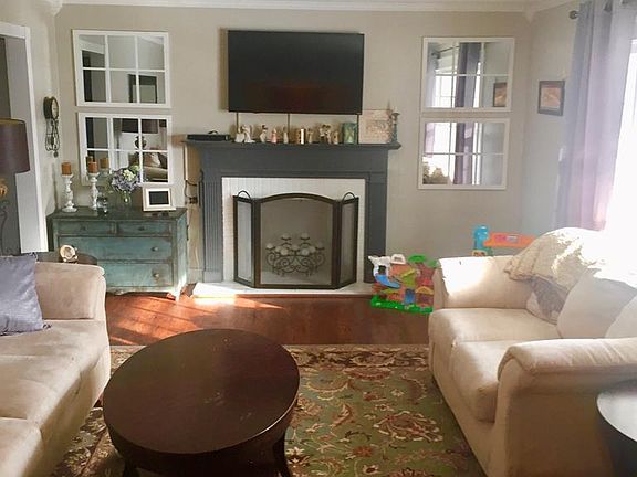 2nd image of 2743 Hillview Dr