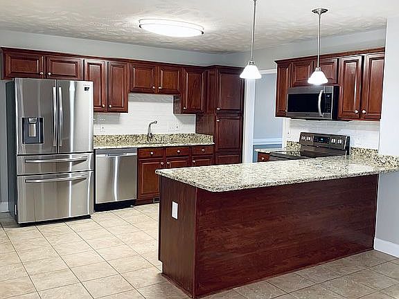 3rd image of 256 Marquis Dr