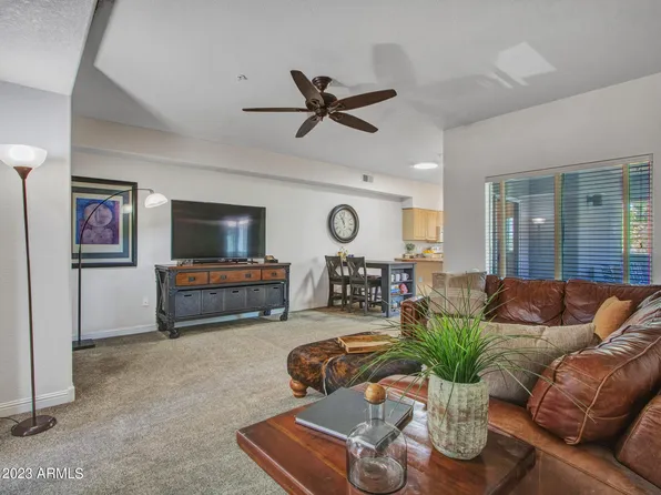 7401 W ARROWHEAD CLUBHOUSE Drive #2004, Glendale, AZ 85308