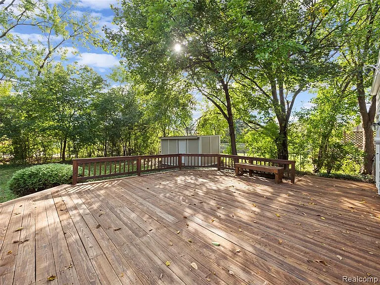 2046 Yorkshire Rd — Photo 37