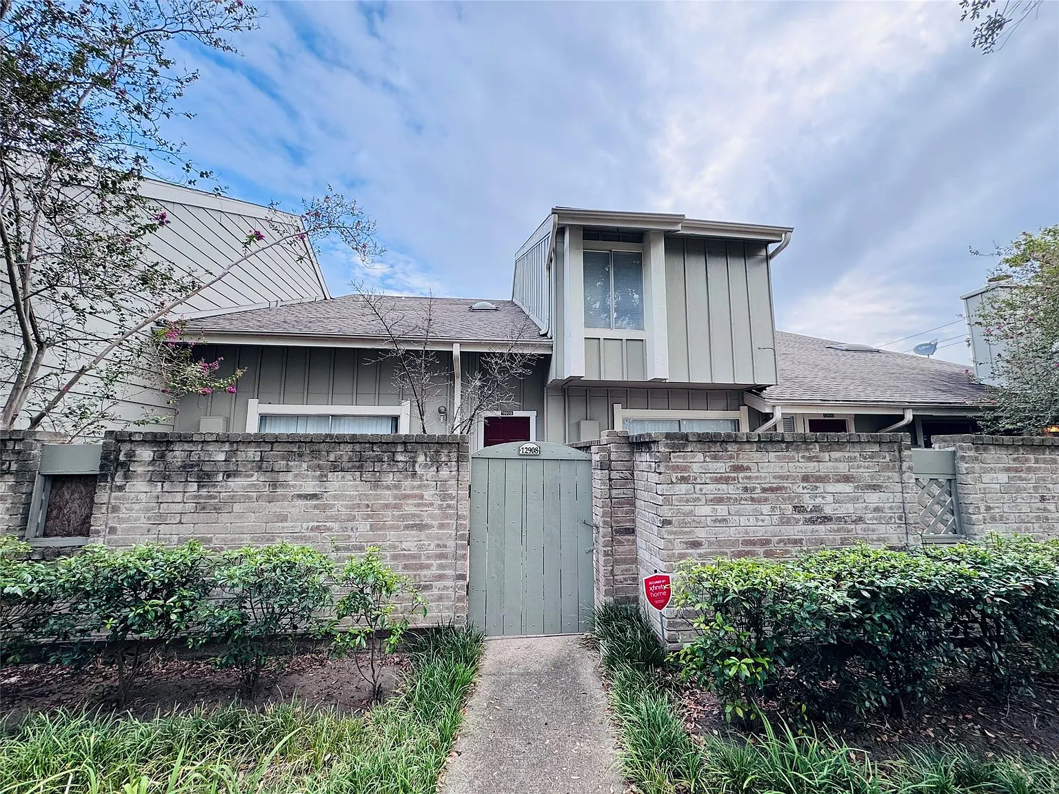 2 bed, 1.5 bath, 1332 sqft, $1,600 — Photo 1