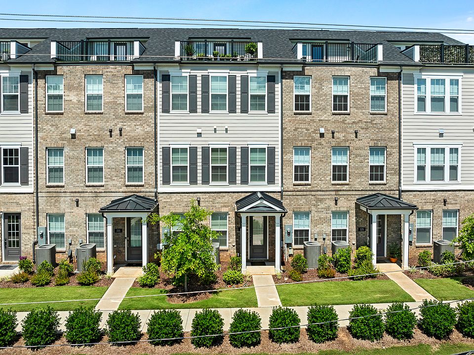 Beautiful like new townhome in Elizabeth