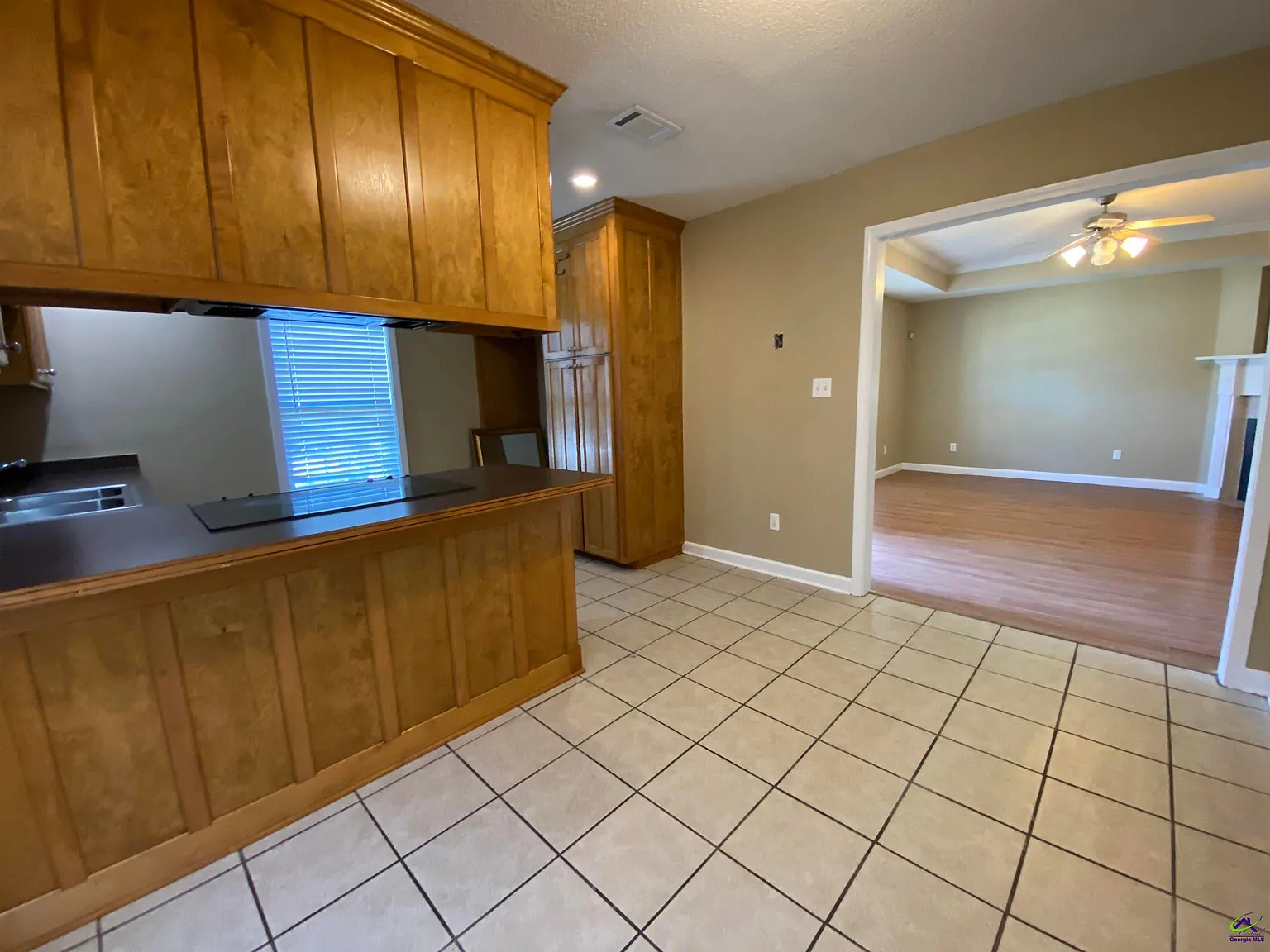 3 bed, 2.0 bath, 1567 sqft, $1,600 — Photo 4