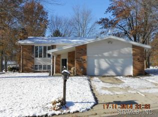 480 Pike Dr E, Highland, IL 62249