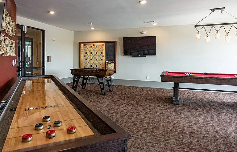 Canyon Springs Apartments — Photo 22