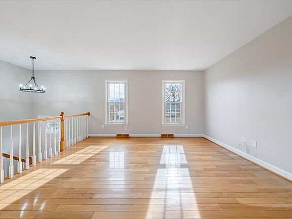 3rd image of 2903 Creekwood Dr