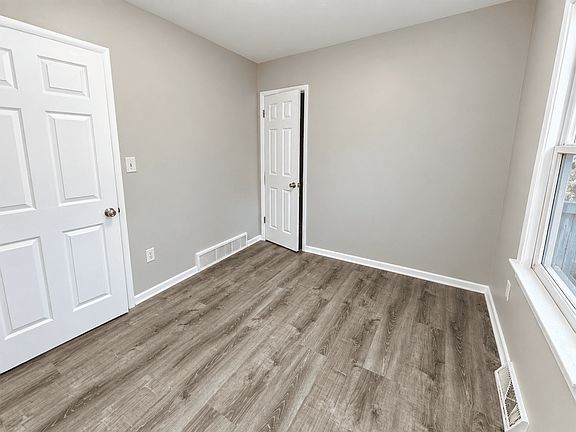 5th image of 44 Harris Ave