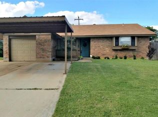 729 NW 1st St, Moore, OK 73160