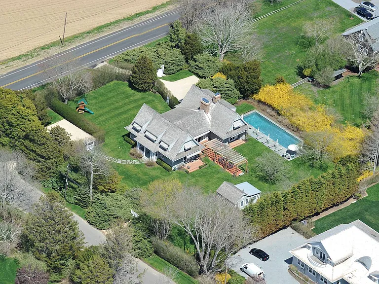 409 Bridge Ln — Photo 1
