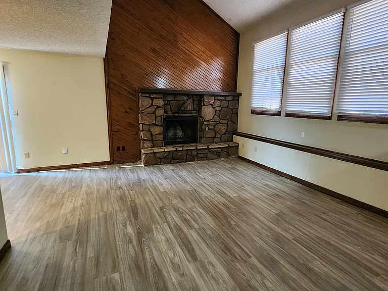 1023 E Redwood Rd — Photo 10