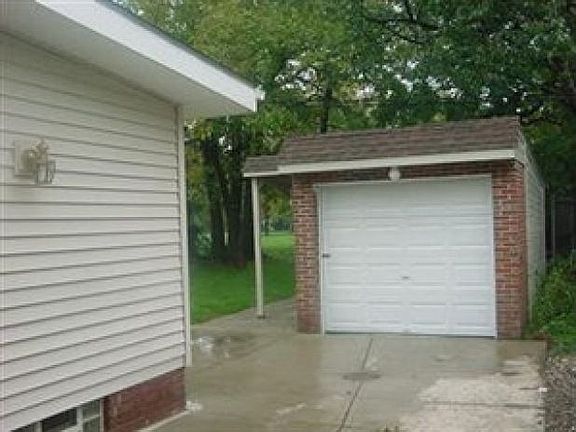 5th image of 265 E 238th St