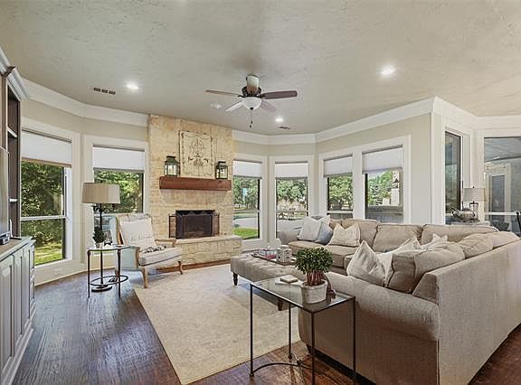 3rd image of 1130 Tate Ln