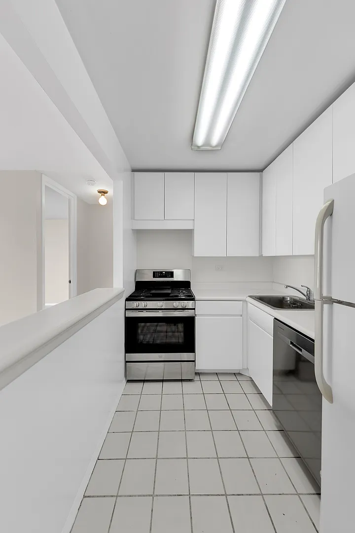 215 West 95th Street — Photo 3