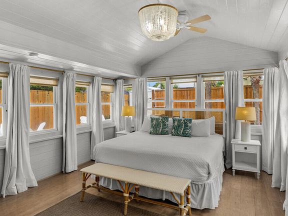 3rd image of 535 Defuniak St