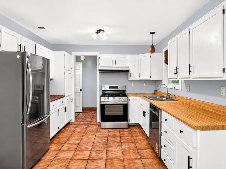 5 Warren Dr — Photo 5