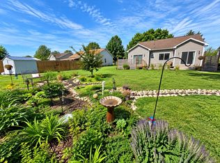 1120 N 17th St, Chariton, IA 50049