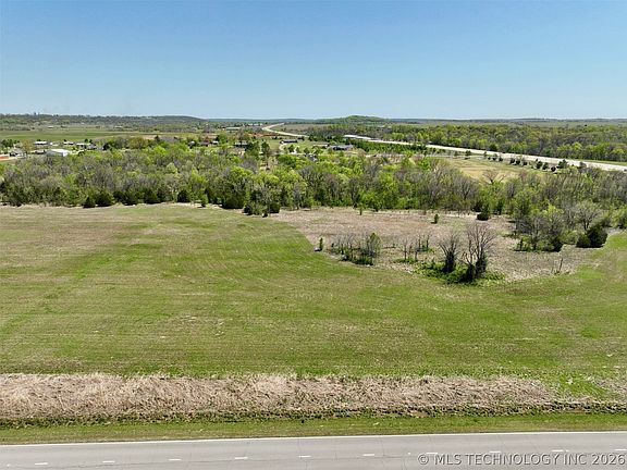 3rd image of 6 S 4200th Rd