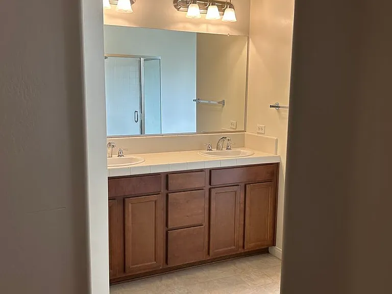 1925 Holt Rinehart Ave — Photo 19