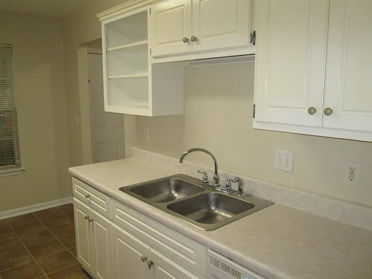 413 Northrop Pl — Photo 5