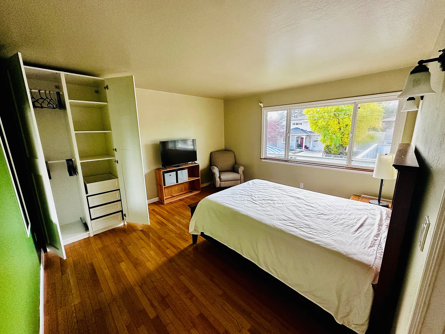 2 bed, 900 sqft, $1,200 — Photo 2