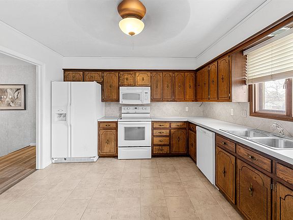 4th image of 449 Regent Rd