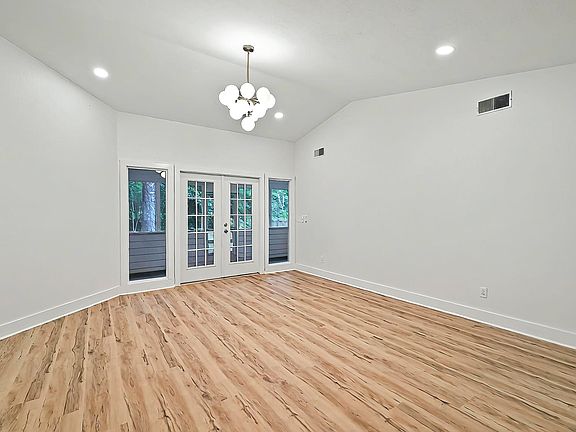 4th image of 3532 Clifden Dr