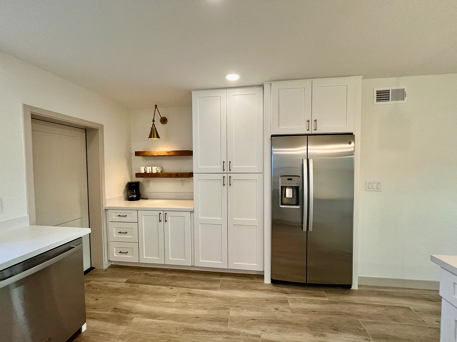 2 bed, 914 sqft, $1,900 — Photo 4