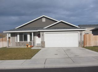 105 Darland Ave, Moxee, WA 98936