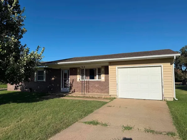 208 Capital Ave, Kinsley, KS 67547