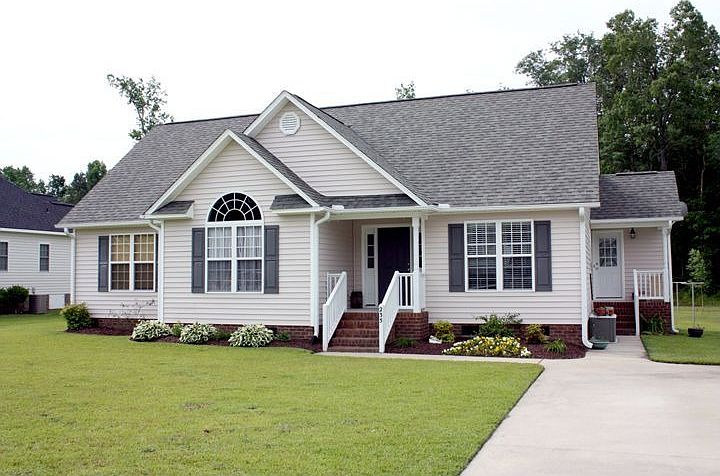 1st image of 235 Magnolia Dr