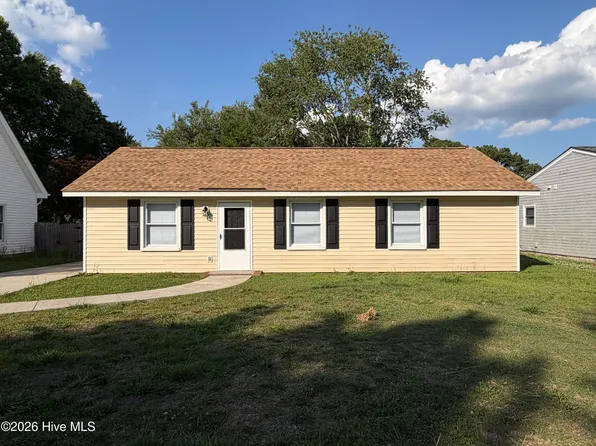 102 Fletcher Place, Greenville, NC 27858